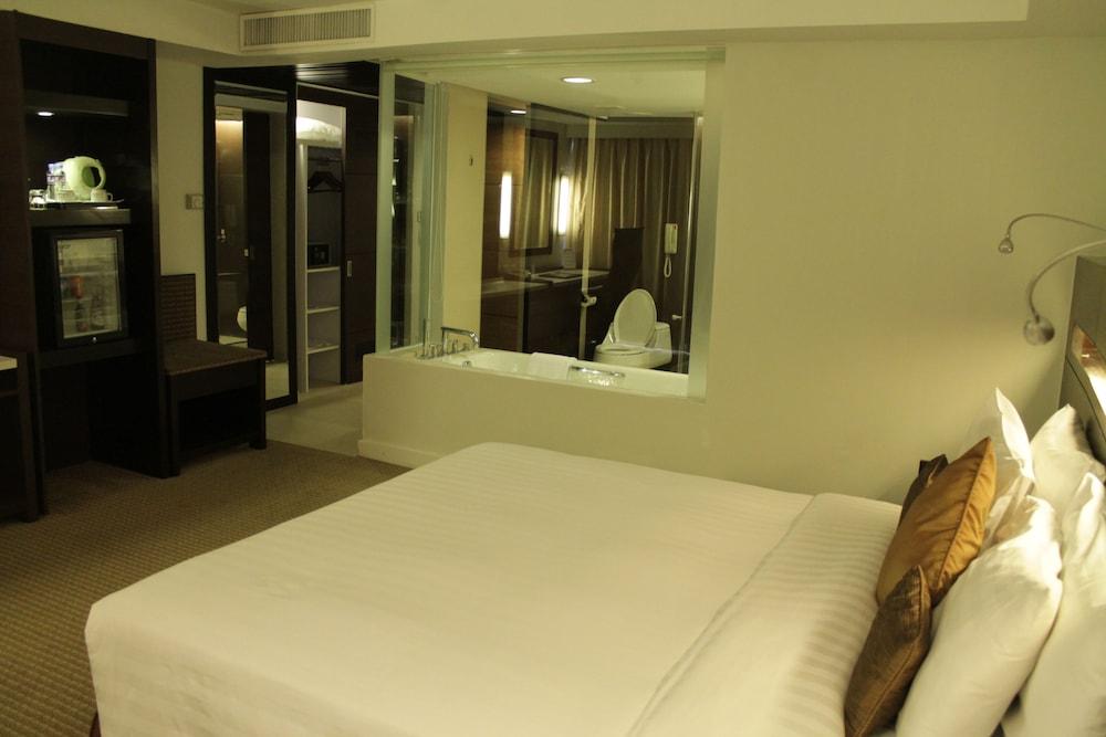 Century Park Hotel Manila Exterior photo