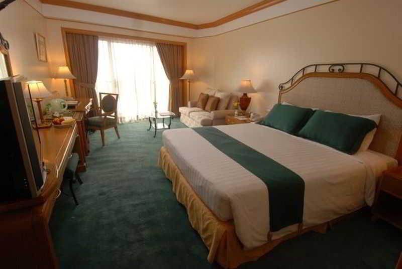 Century Park Hotel Manila Exterior photo